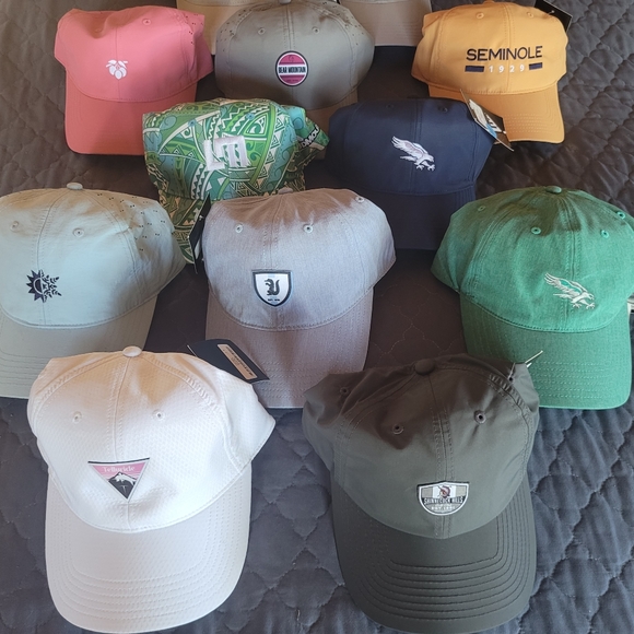 Assorted golf caps with various course logos - Picture 9 of 9